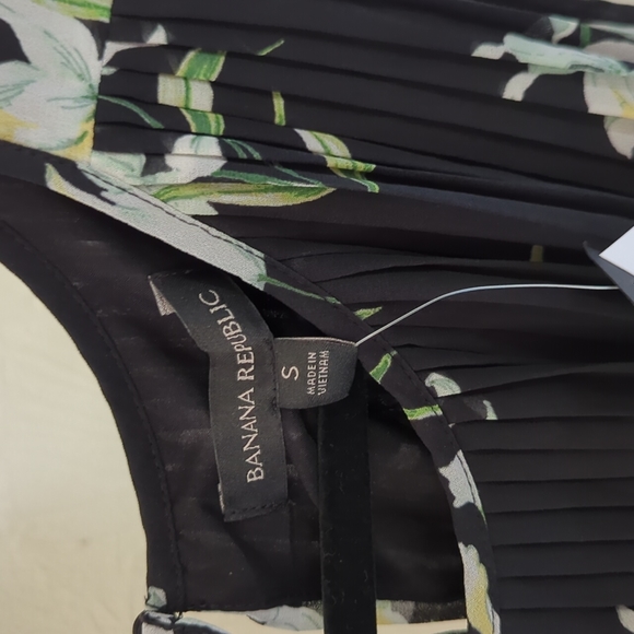 Banana Republic Crinkle Chiffon floral Short Dress NWT - Picture 4 of 6